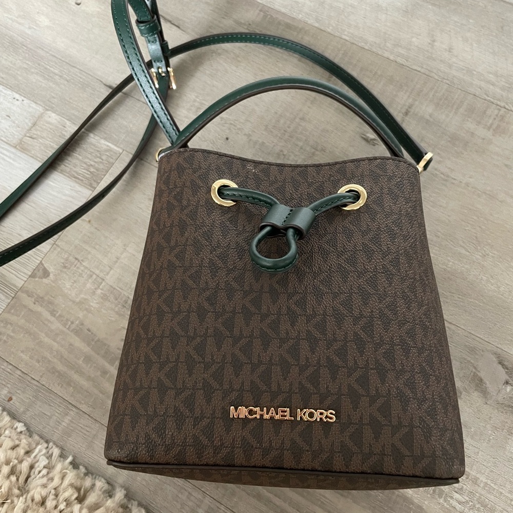 Michael kors crossbody